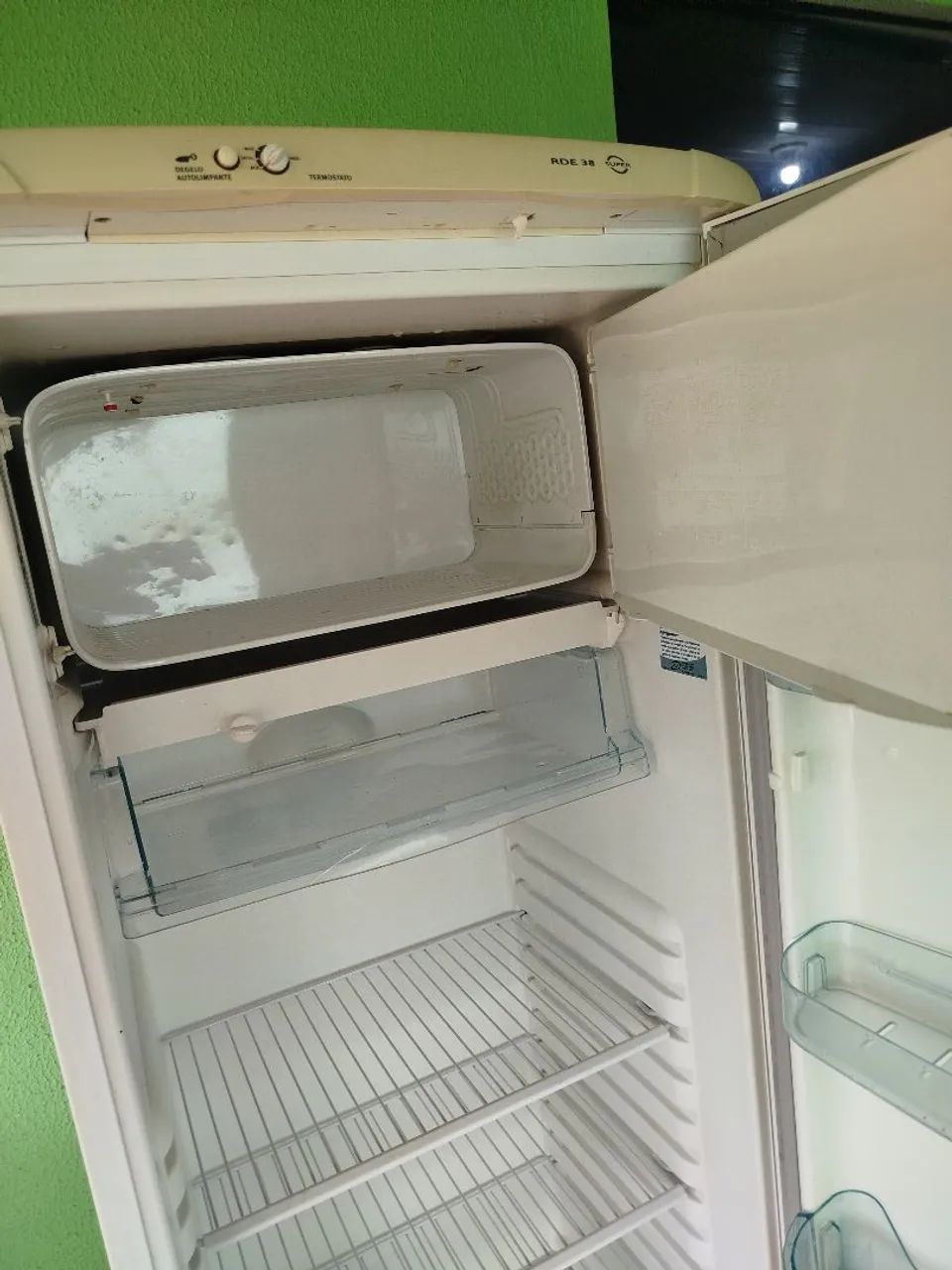 Vendo Geladeira bem. Conservada e funcionando perfeitamente  - Foto 4
