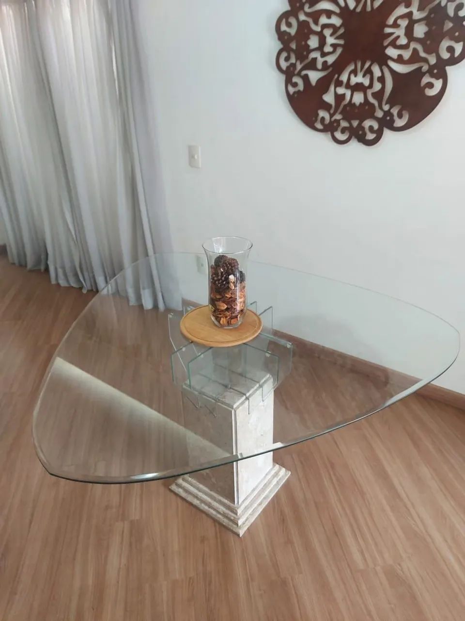 Mesa de Vidro com Base em Mármore Travertino 