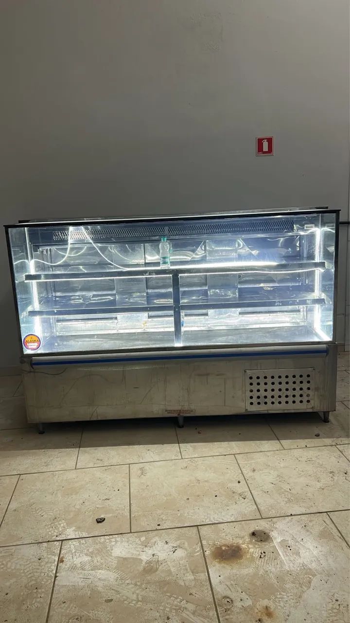 VENDO BALCÃO AÇOUGUE 2MT - BANDEJA - Foto 2