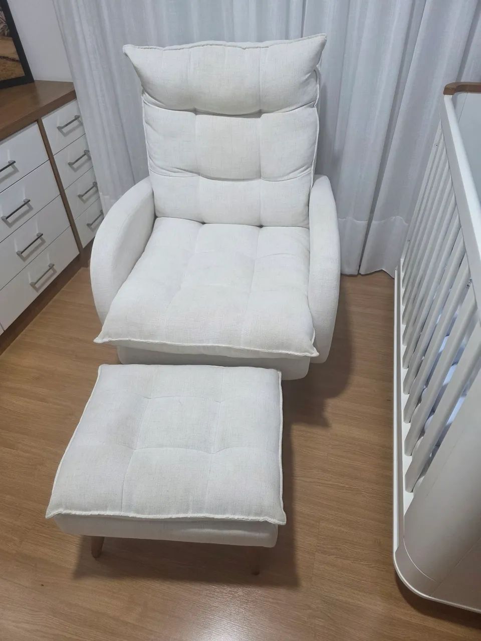 Cadeira amamentação com base de descaso, gira e balança.  - Foto 2