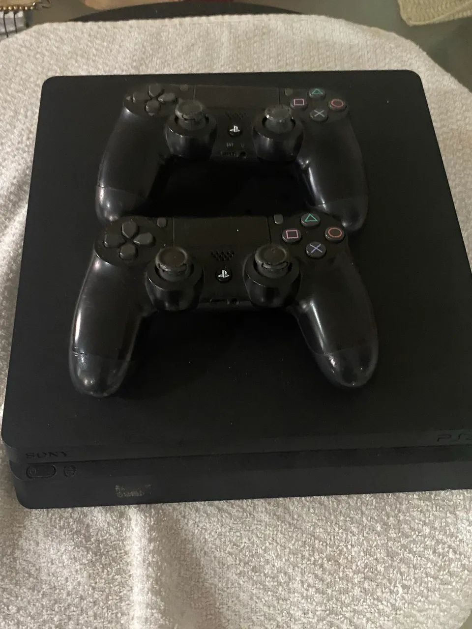 Ps4 com 2 controles(ruins)