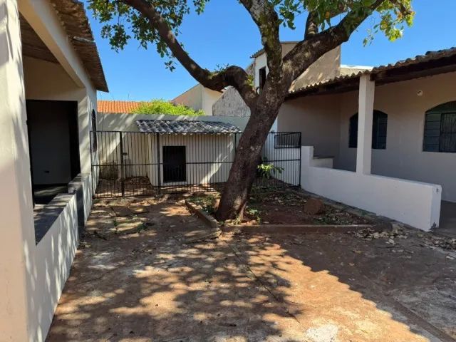 Alugo casa com galpão comercial, no bairro Centenário - Foto 3