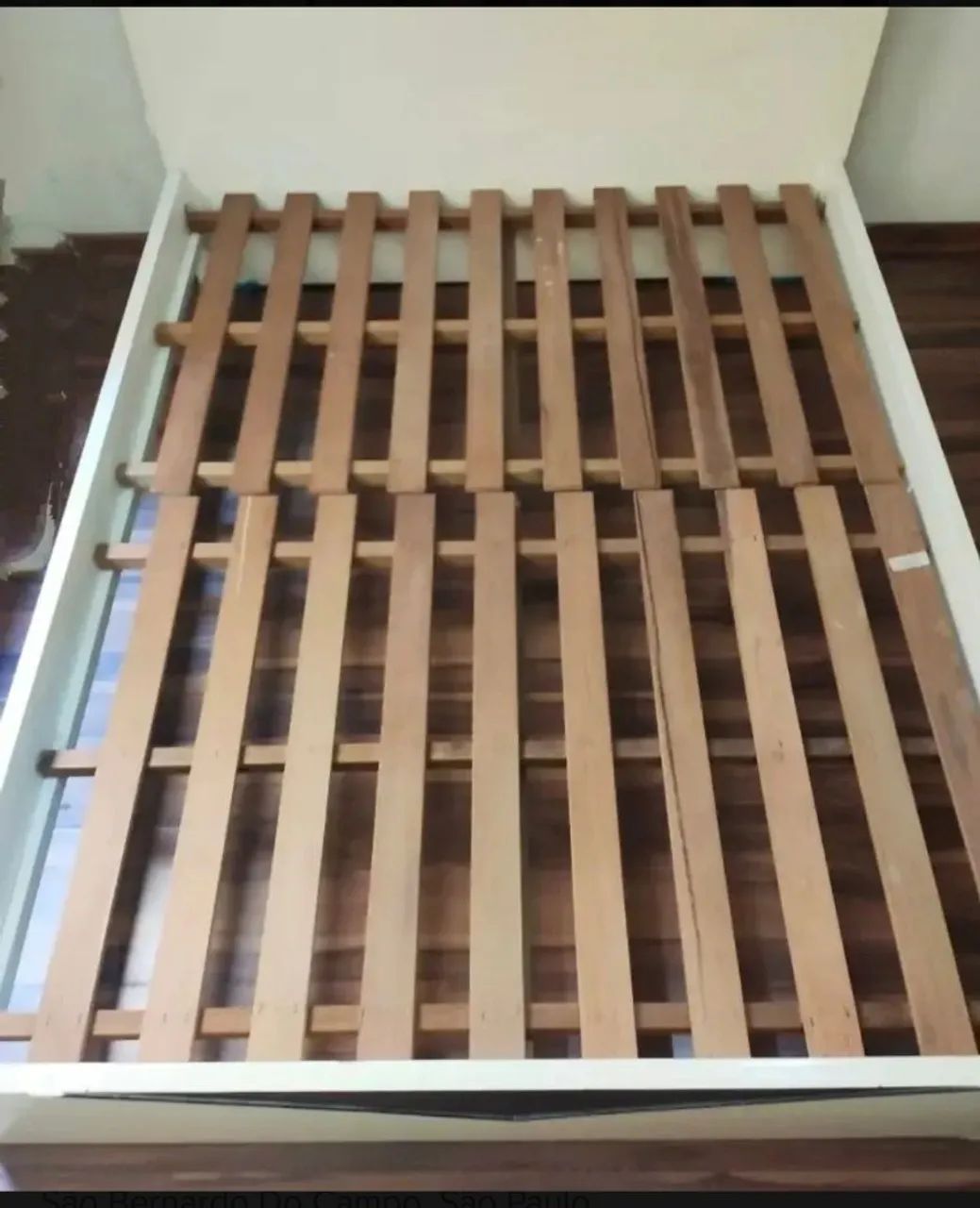Cama  Casal de madeira Firme E Em Ótimo Estado pode ser desmontada. - Foto 5