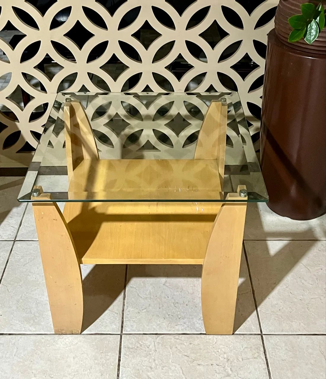 Mesa de cabeceira ou centro tampo vidro bisoltado temperado