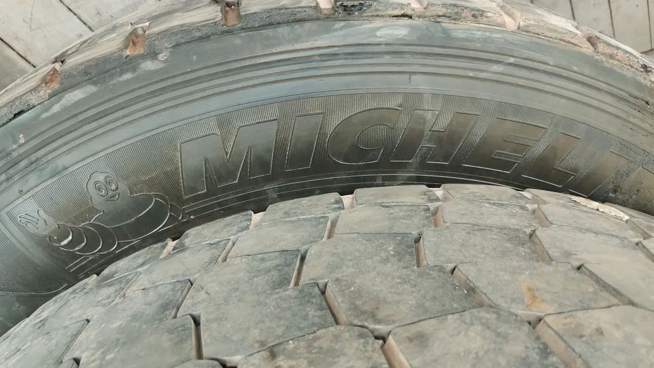 Pneus 295 para caminhão 