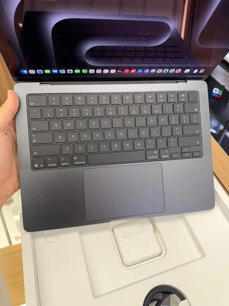 Macbook Pro 14" M5 pro 24/1tb Open box 2 ciclos - Foto 4