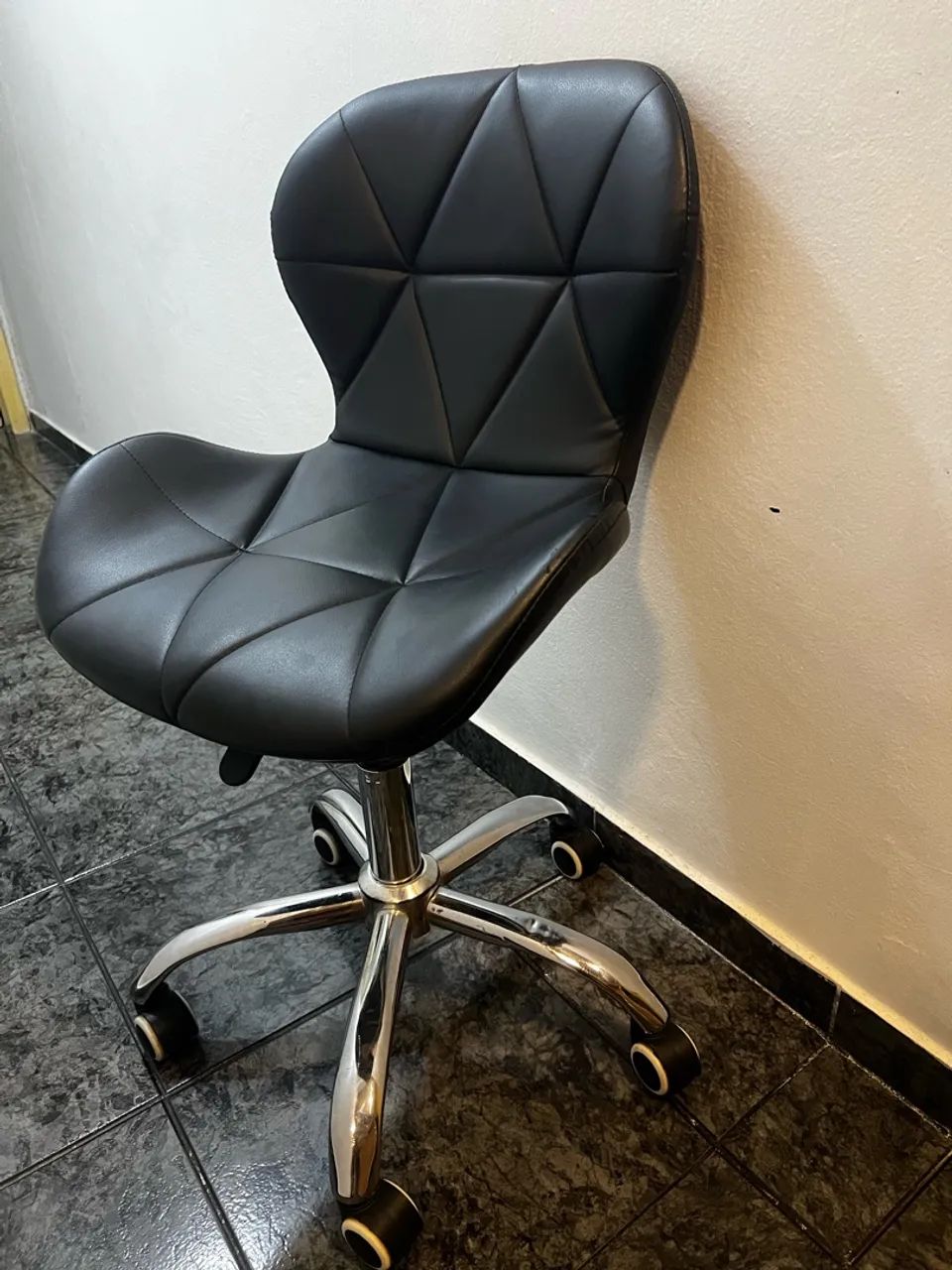 Vendo cadeira e maca - Foto 2