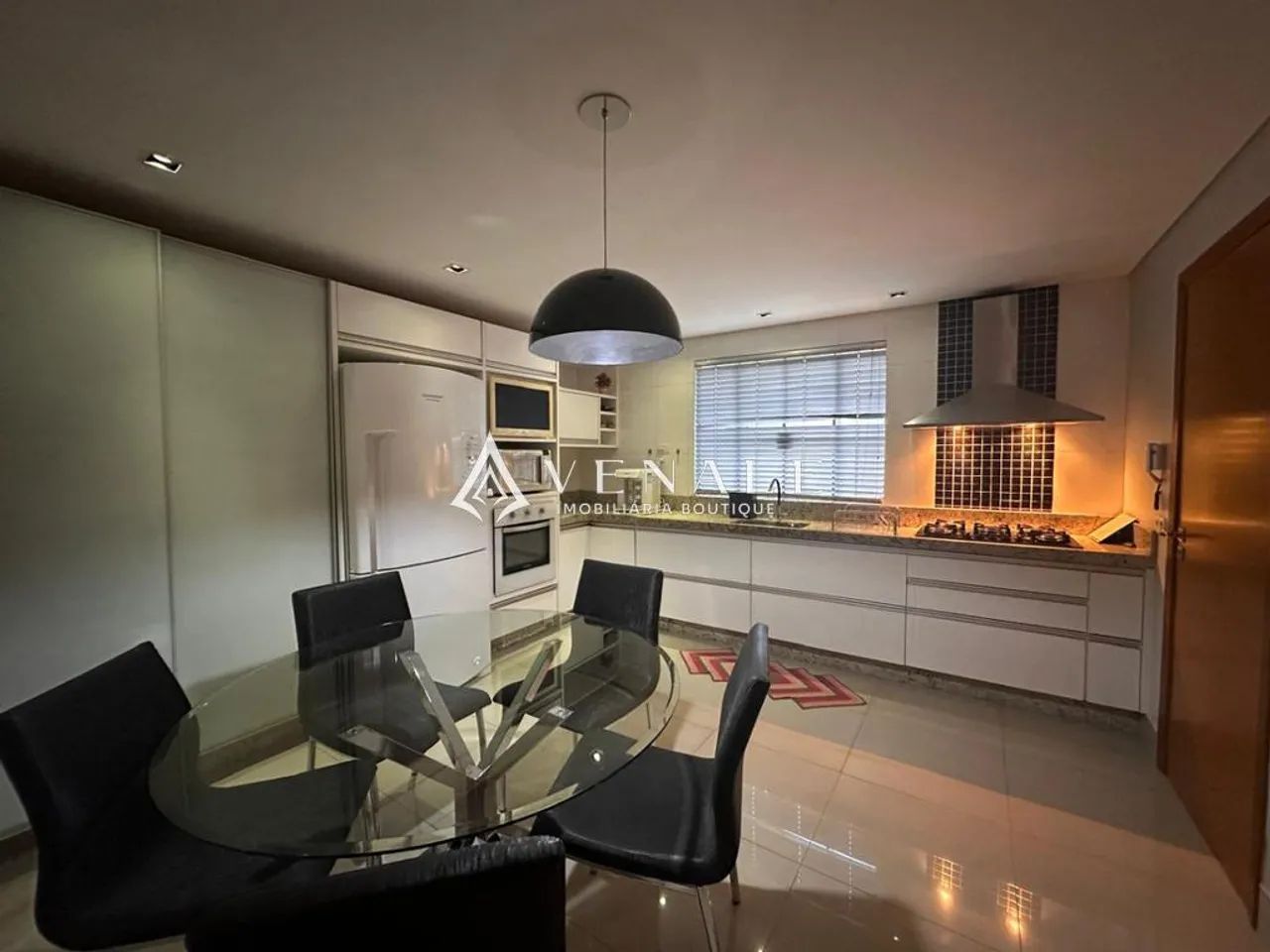 Sobrado à venda em Maringá, Jardim Alvorada, com 3 quartos, com 195.38 m²