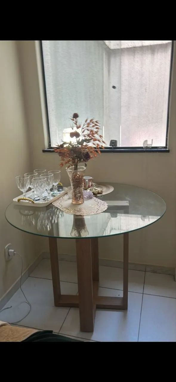 Vendo Mesa Tampo de Vidro,ótima,$550,00