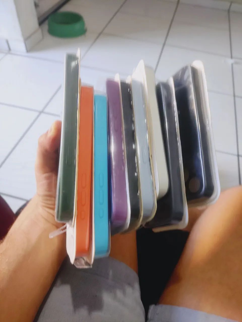 Vendo  LOTE  de 9 capinhas  iPhone 13 14 15 pro  - Foto 2