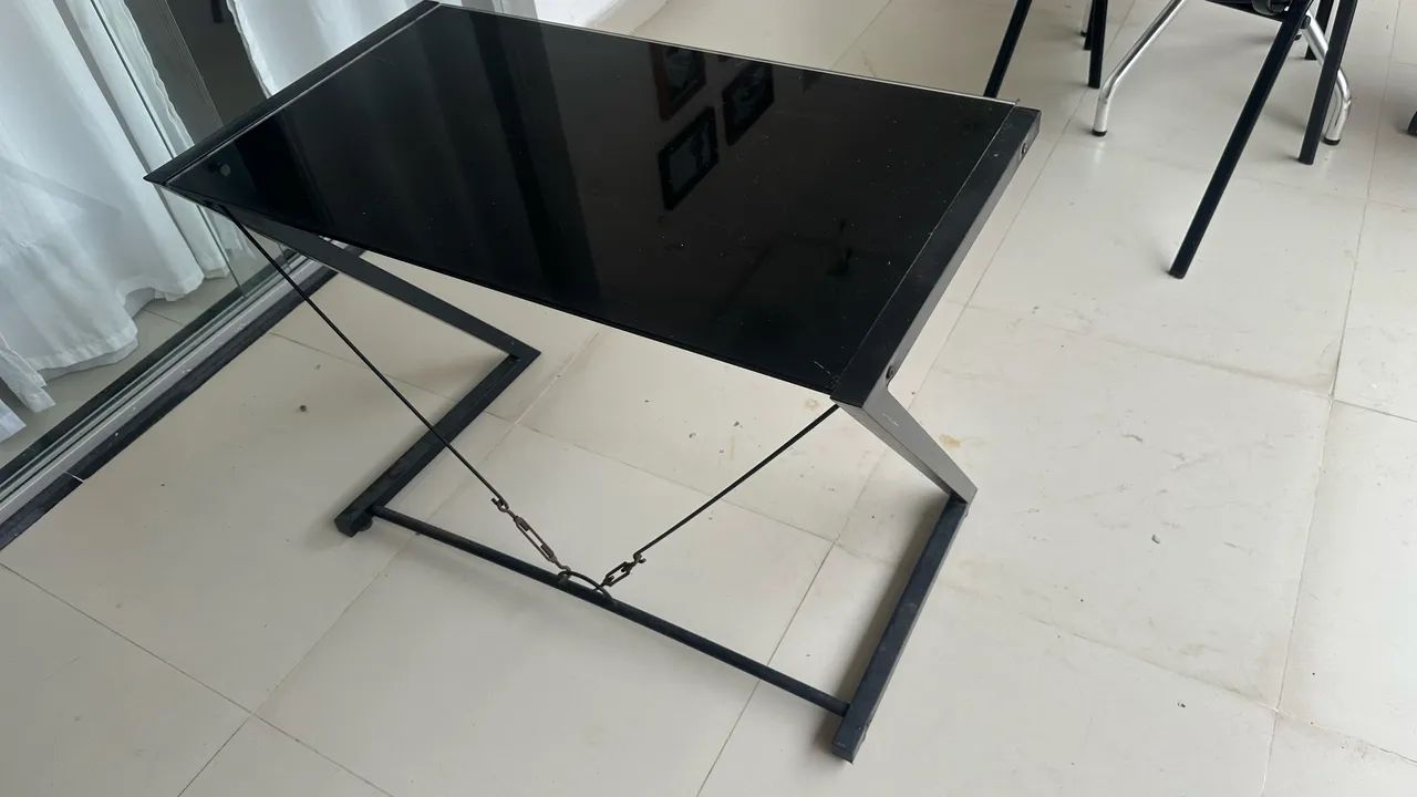 MESA DE FERRO COM VIDRO TOK&STOK