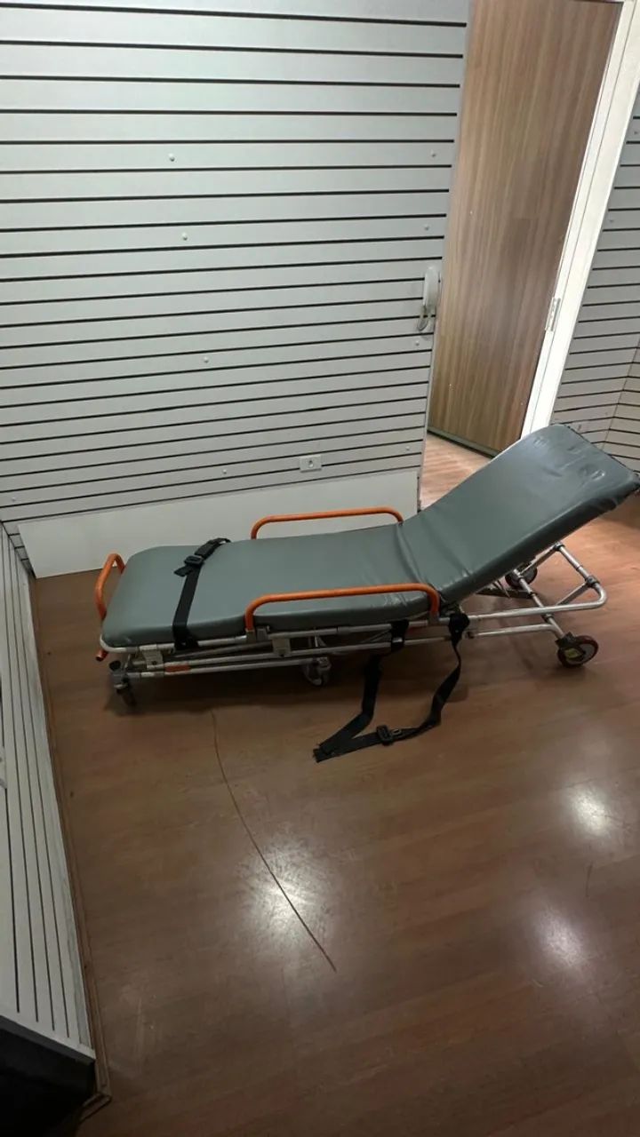 Maca de ambulância semi nova  - Foto 3