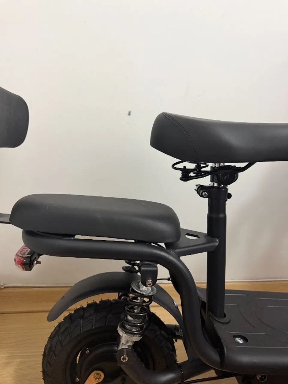 Scooter Patinete Elétrico Adulto, com farol, chave e buzina - Foto 4