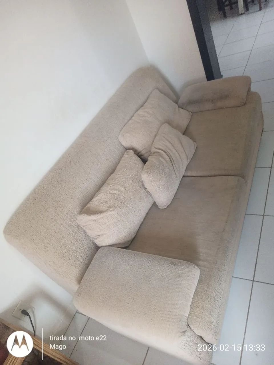 Sofá que cabe 3 pessoas - Foto 4