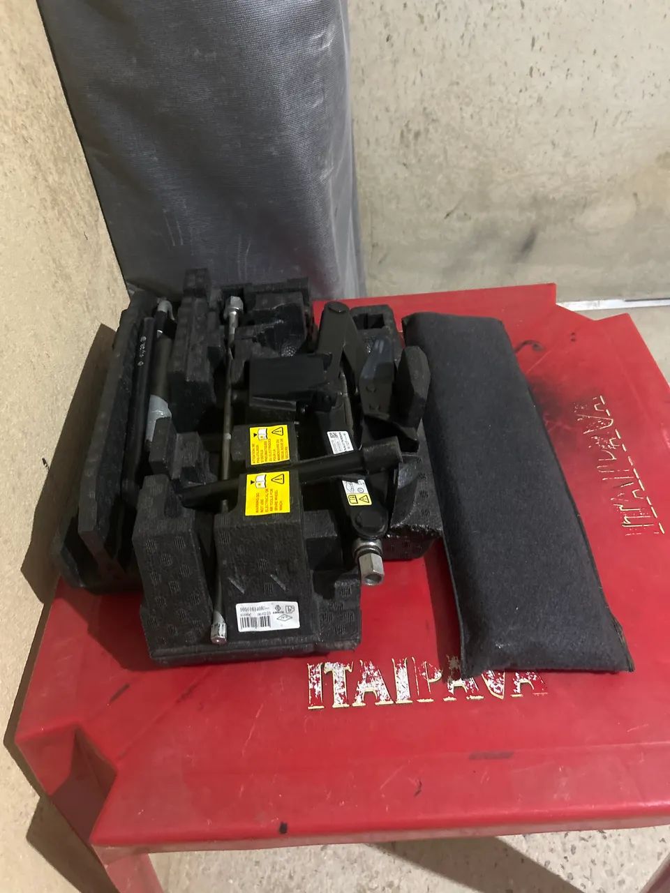 Macaco chave de roda kit ferramenta e triângulo do Renault Master - Foto 4