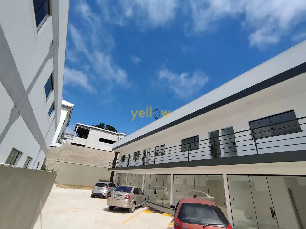 Sala comercial de 30m² no Centro de Arujá com 1 banheiro por R$ 1.800/mês