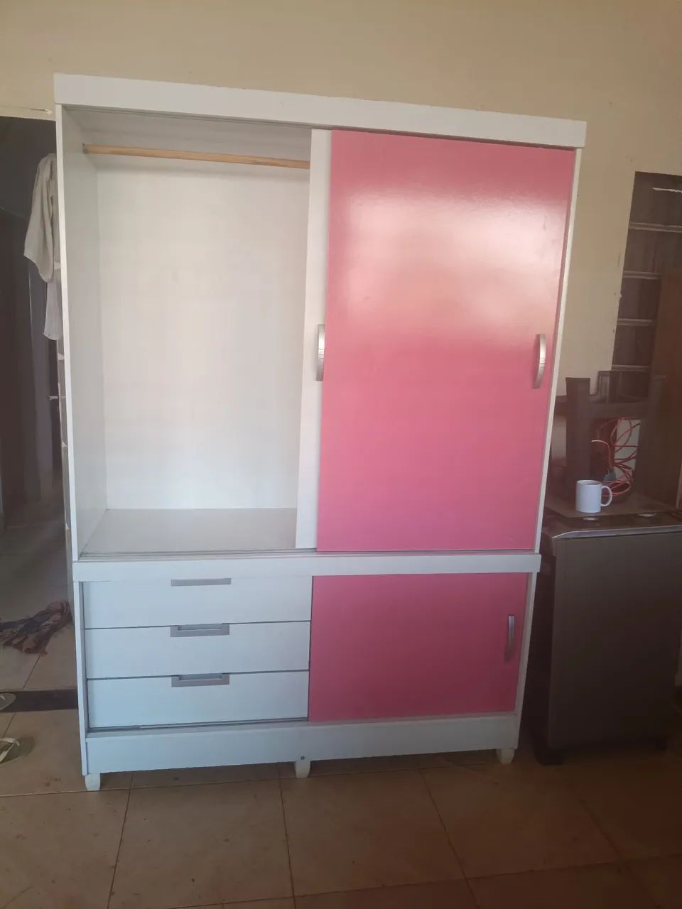 Guarda roupa    e armário 