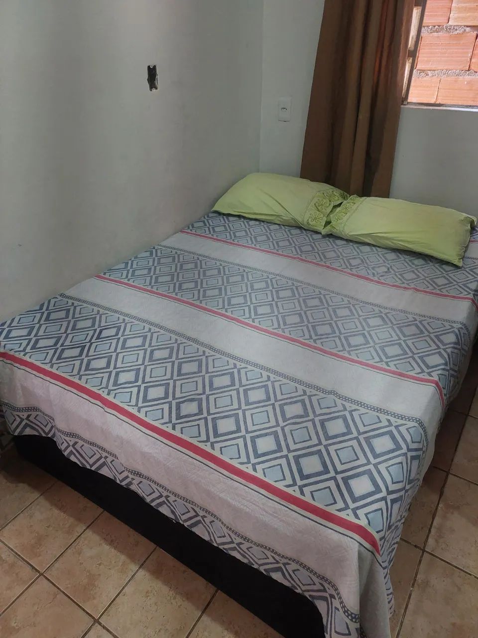 Cama de casal usada