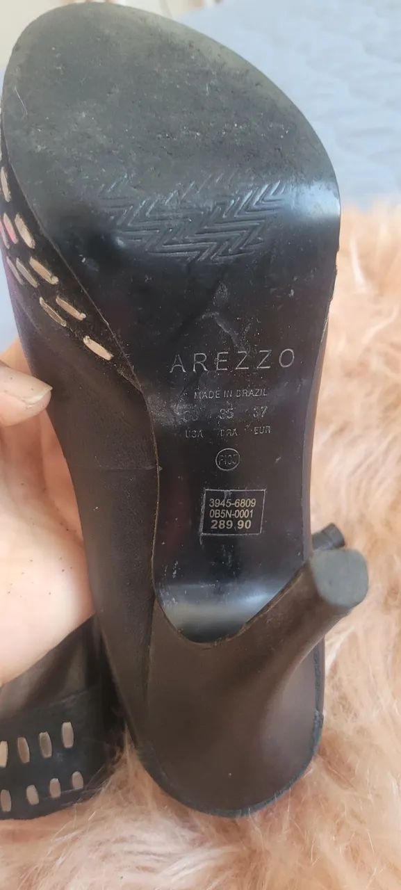 Peep toe preto em couro Arezzo - Foto 4