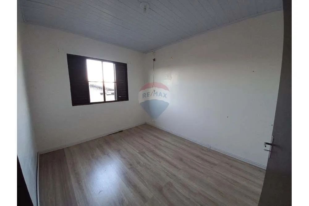 Casa no Centro, 3 Quartos, Quintal e Garagem! - Foto 5