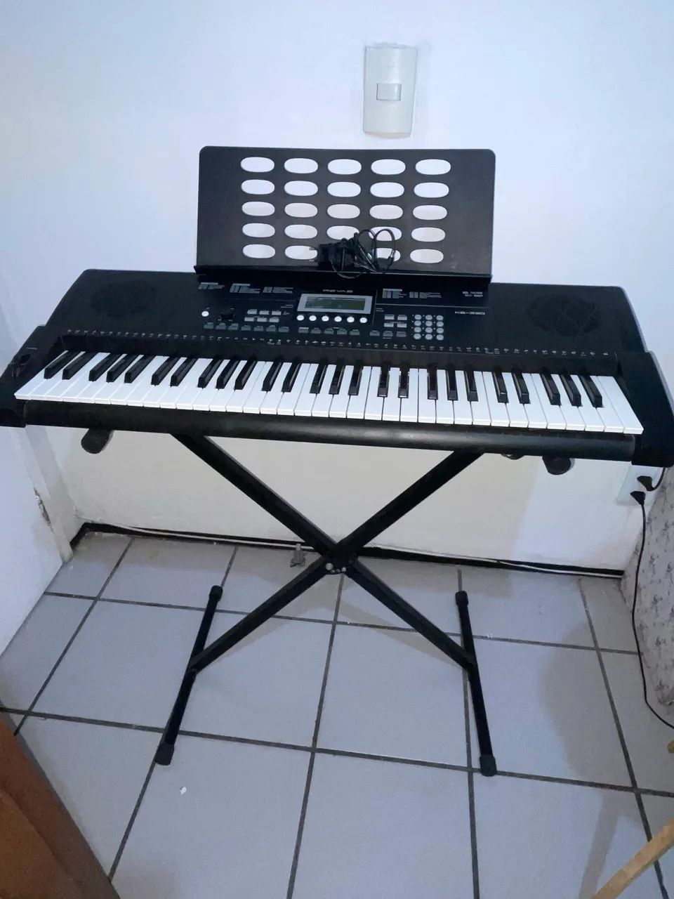 TECLADO MUSICAL REVAS 