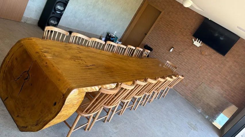 Mesa de madeira maciça 17 lugares