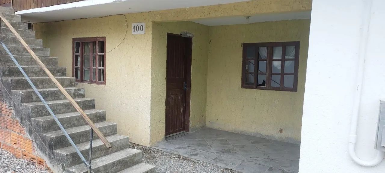 Alugo casa anual em Florianópolis 