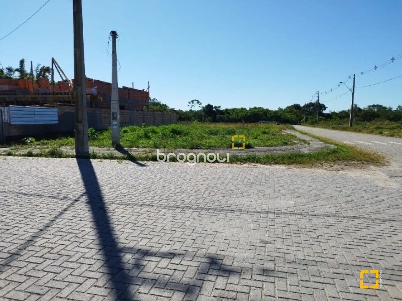 Vende -se Terreno de 444,63m² no Bairro Carianos - Florianópolis SC