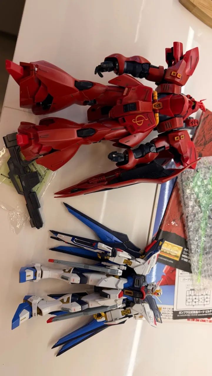 LOTE com 2 Gundams Mg  - SAZABI