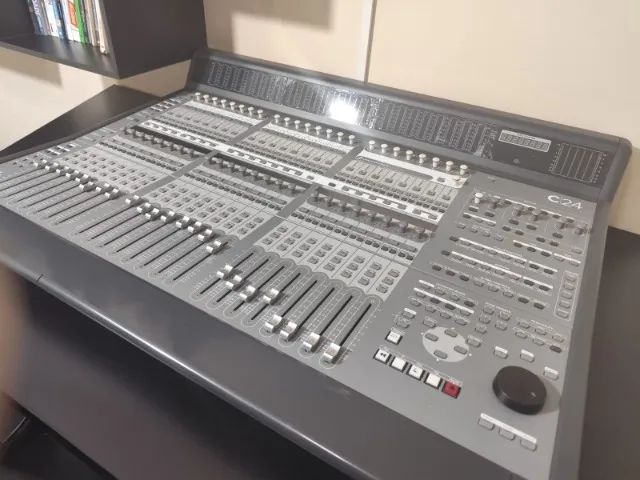 Superfície de Controle Profissional para Pro Tools - Digidesign C/24