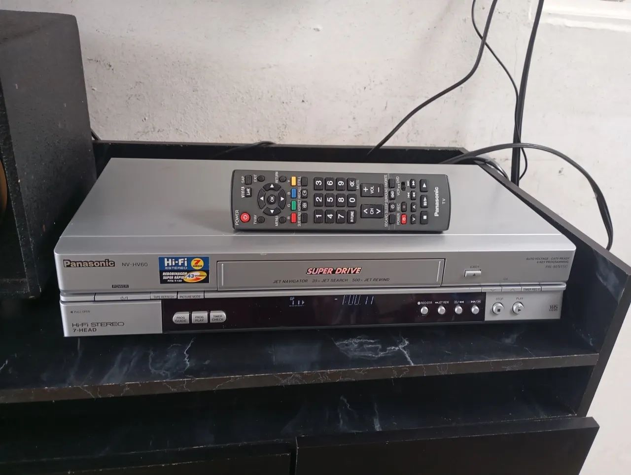 Vídeo cassete estéreo Panasonic com controle