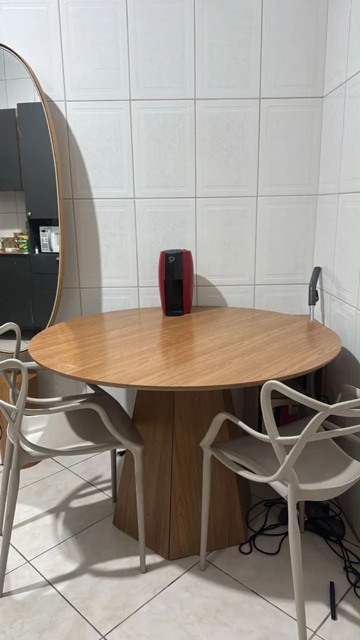 Mesa e 4 cadeiras 