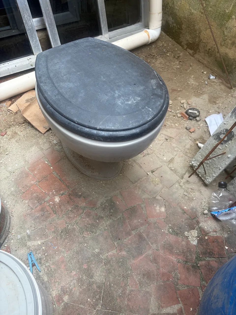 TOILET BOWL-> 50
