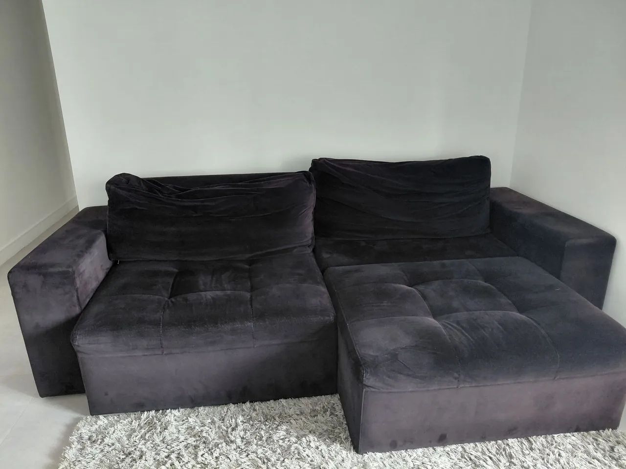 Vendo sofá preto usado tamanho 2,50cm de comprimento (retrátil) - Foto 2