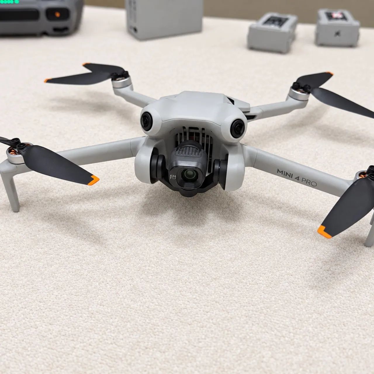 DJI Mini 4 Pro Fly More Combo Plus 4K - Foto 4
