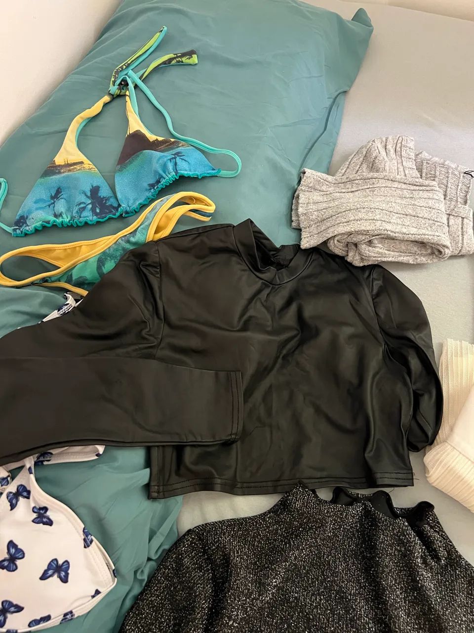 Lote com 23 peças de roupas pp e p - Foto 5