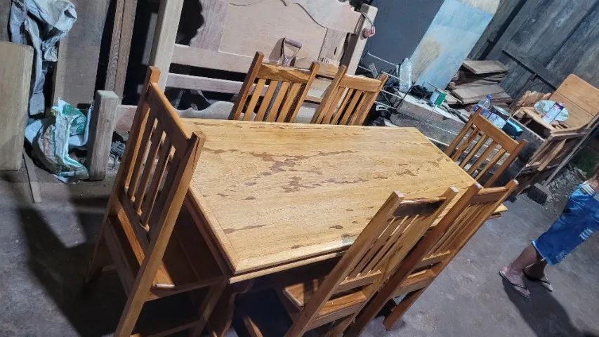 Mesa de jantar madeira maciça com 6 cadeiras  - Foto 4