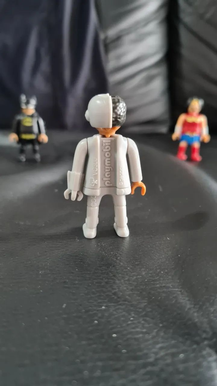 Playmobil Cyborg DC Comics Kinder Ovo - Foto 2