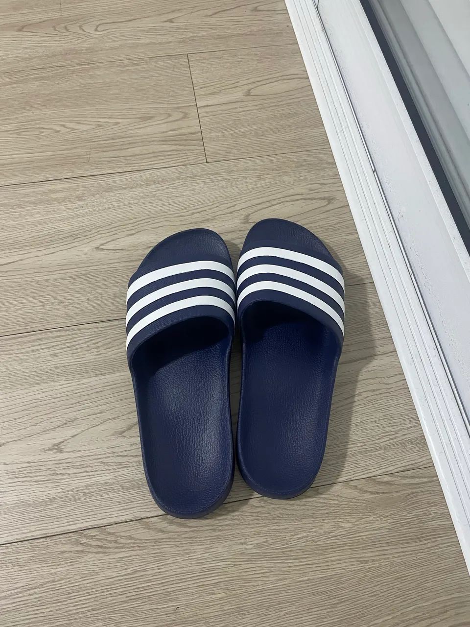 Chinelo Adilette Aqua - Azul escuro  - Foto 3