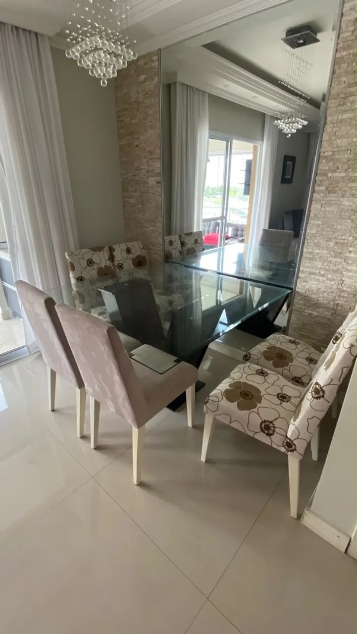 Mesa com 6 cadeiras 