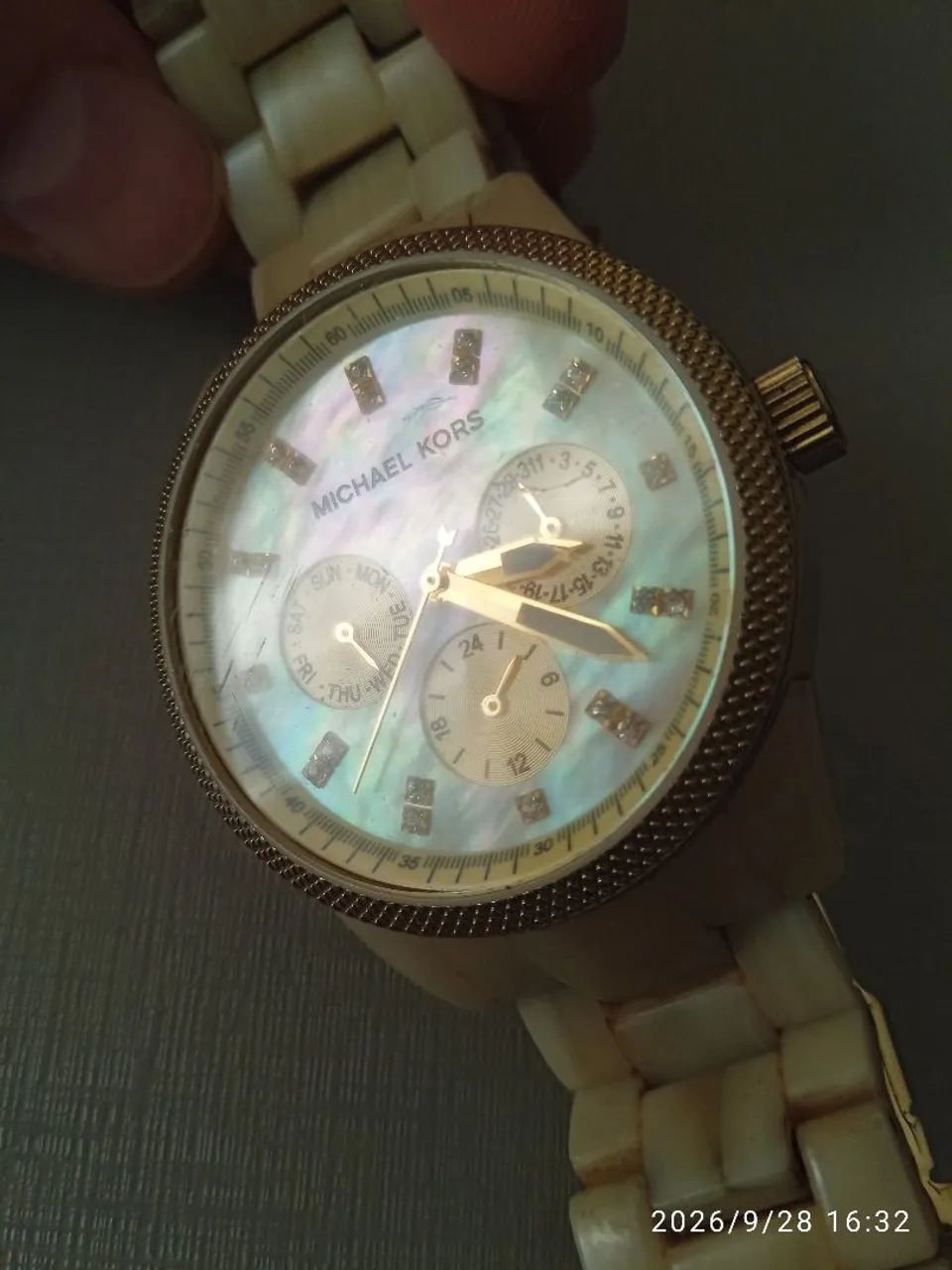 Relógio Michael Kors made pérola, pulseira Marfim  - Foto 3