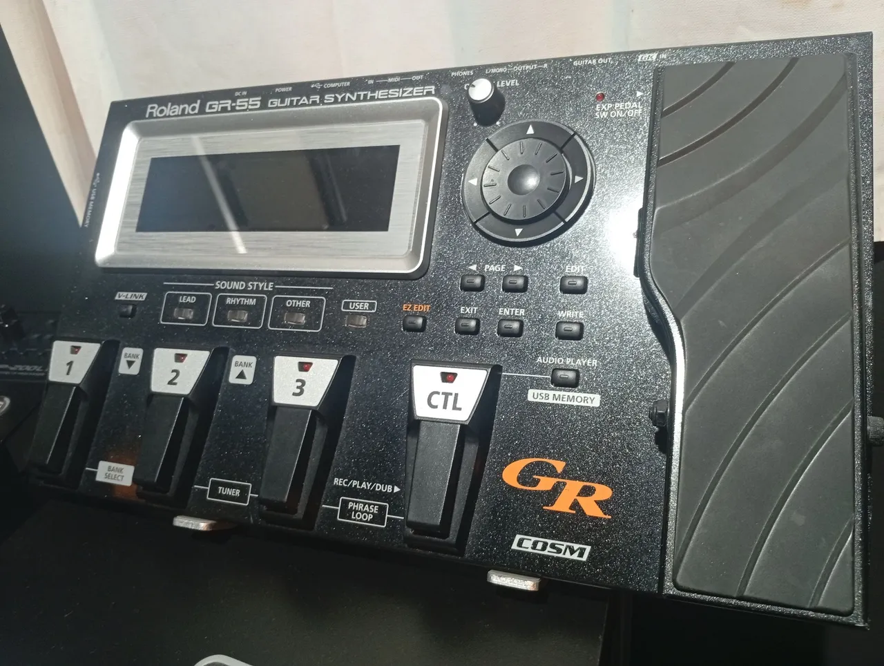 Roland GR-55 Guitar Synthesizer - Instrumentos musicais