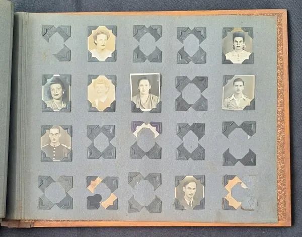 Álbum de fotografias (115 fotos) com capas em madeira e belo trabalho de marchetaria  - Foto 2