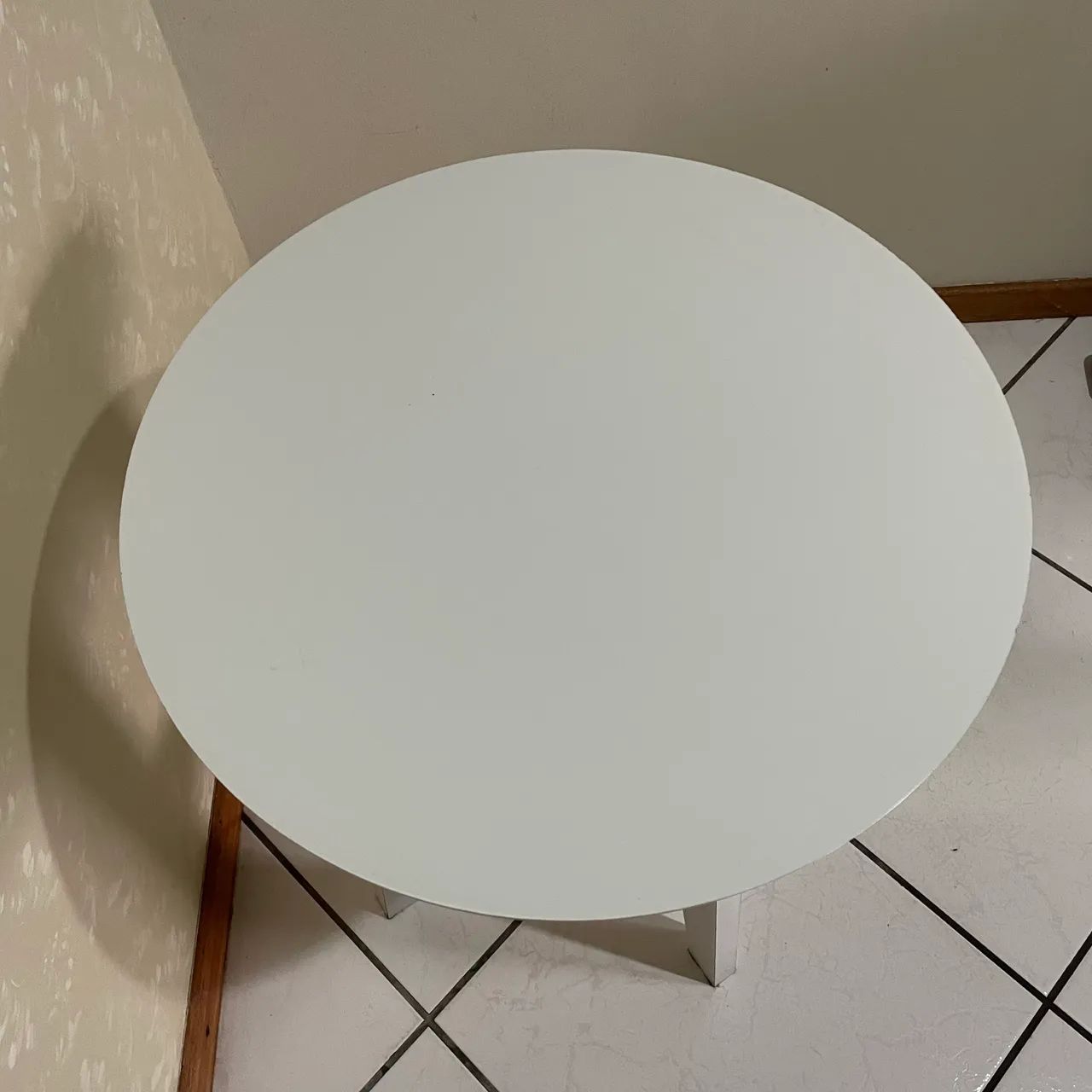 Mesa de canto branca redonda  - Foto 3