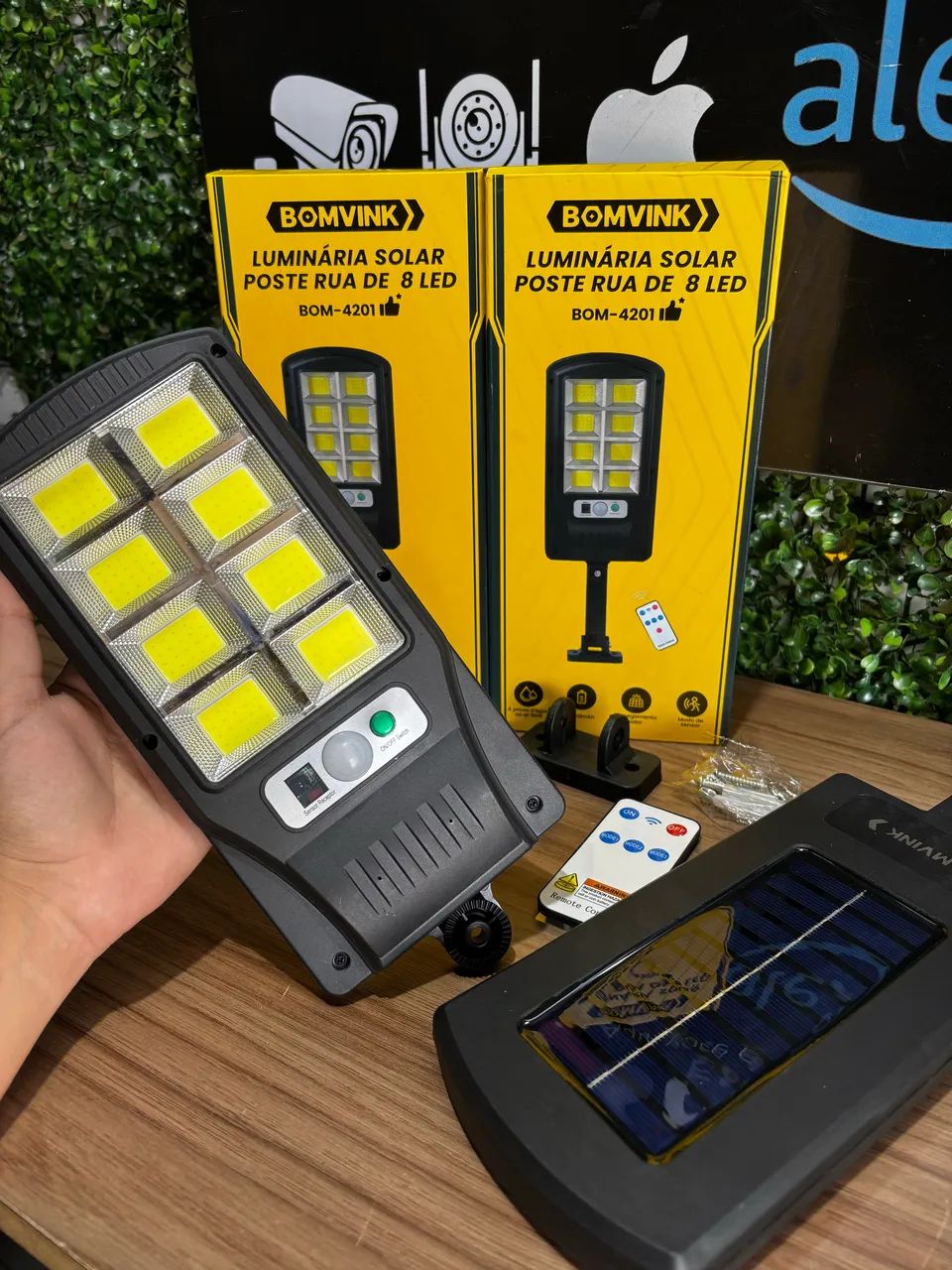 Luminária Estilo Poste com Sensor de Presença de 8 Leds - BOMVINK BOM-4201
