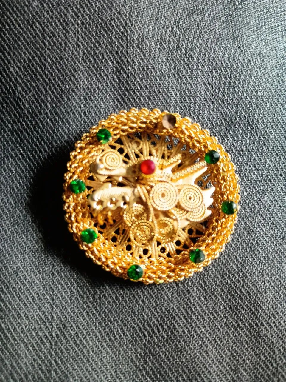 Broche em filigrana e pingente retrô 