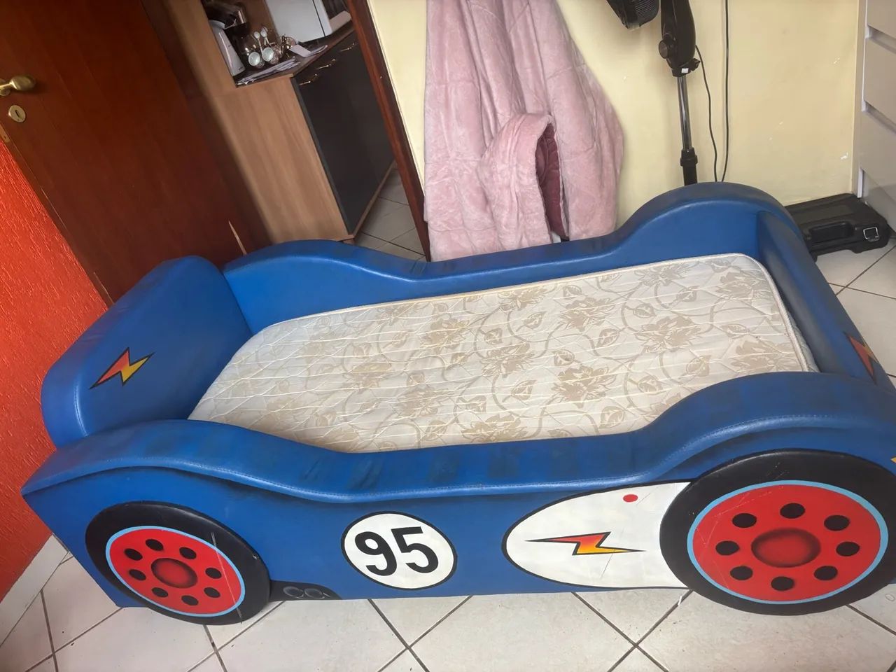 Cama infantil acolchoada 