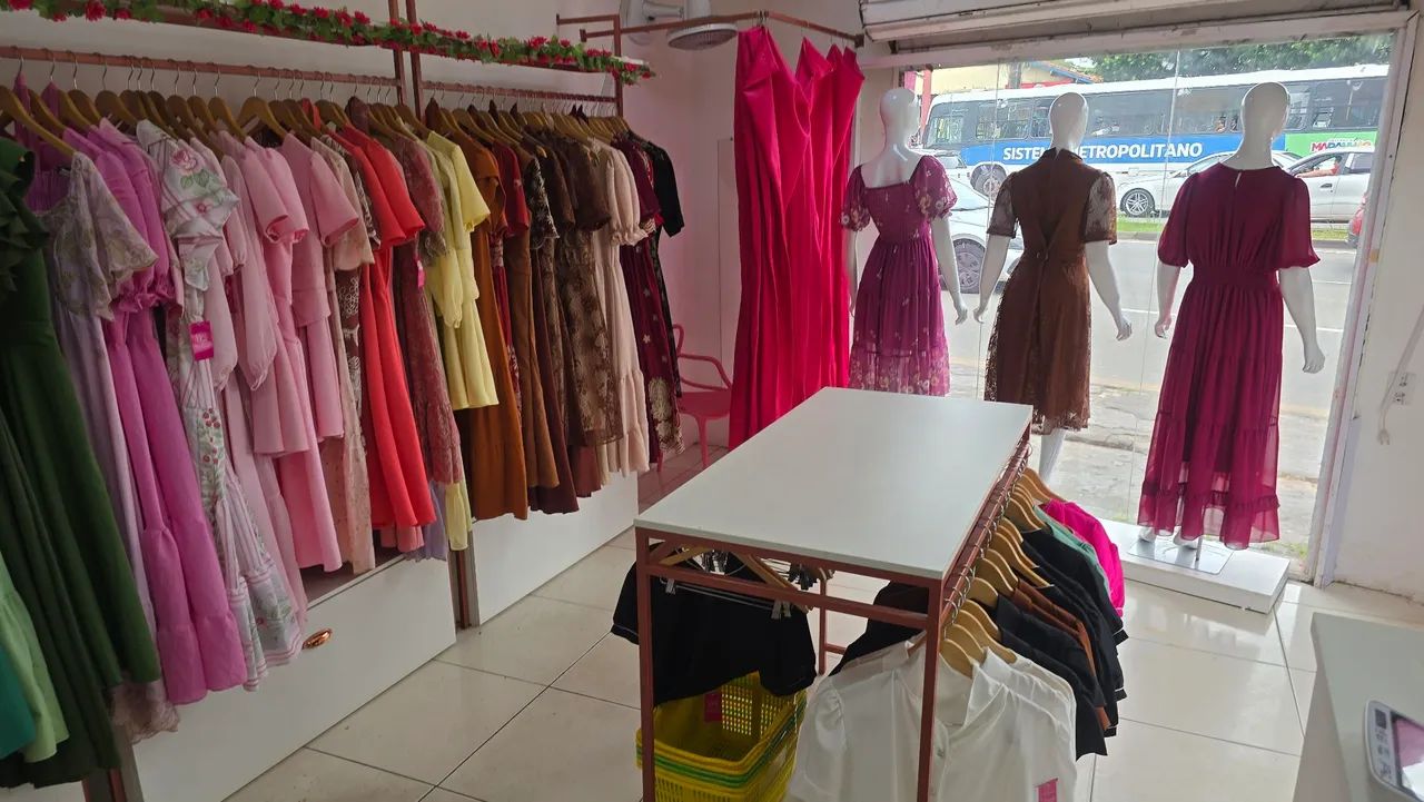 Vendo acessórios  de loja de roupas completos - Foto 2