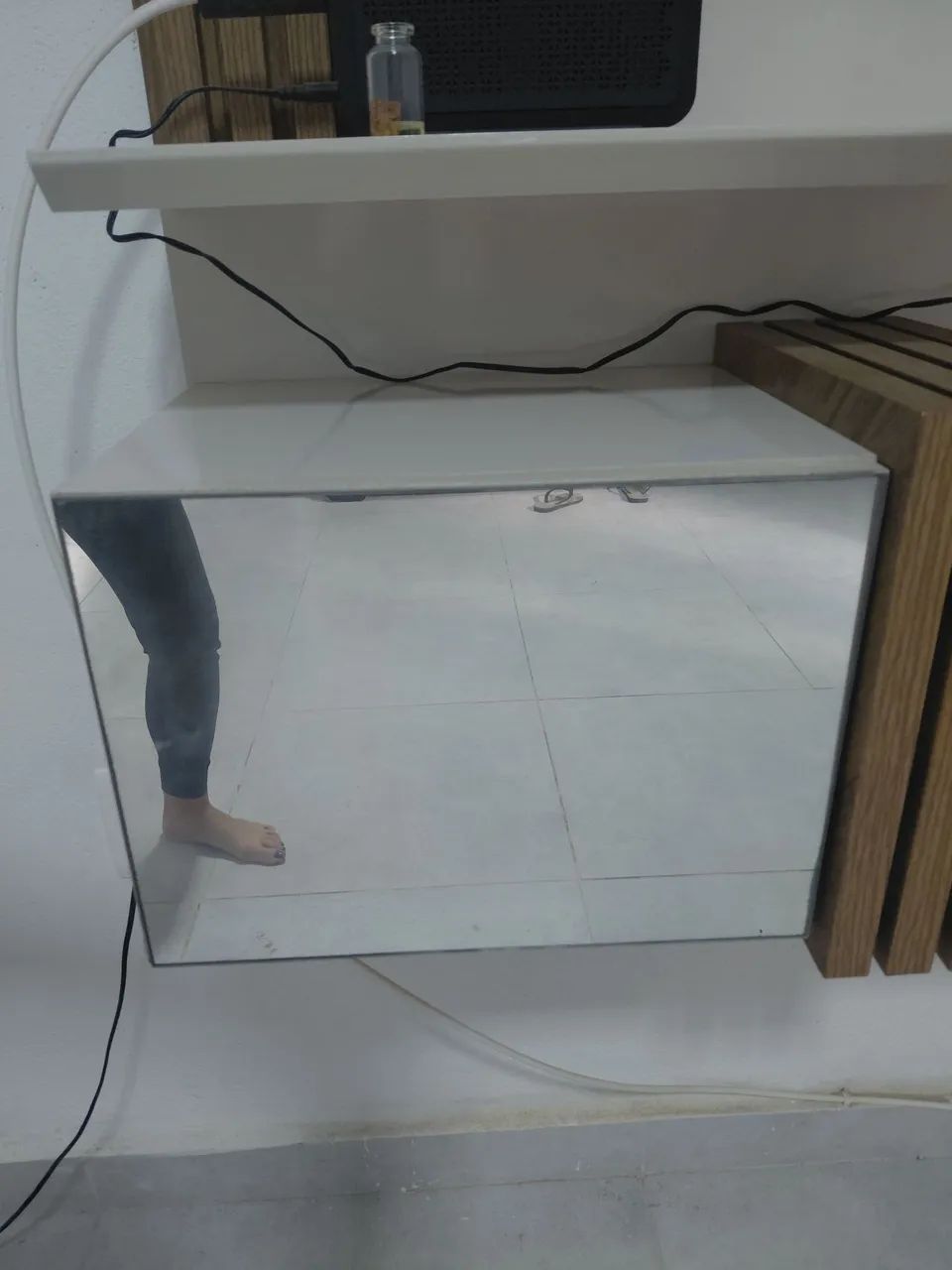 Painel lindíssimo laqueado com ripado e espelho  - Foto 4