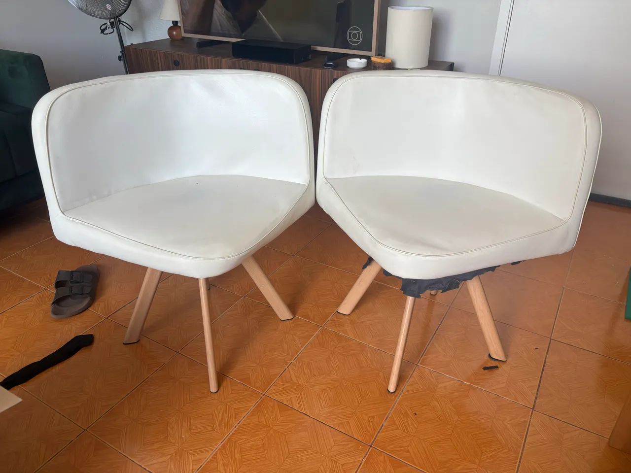 Mesa Pizza Sodimac com 4 Cadeiras | Seminova - Foto 4